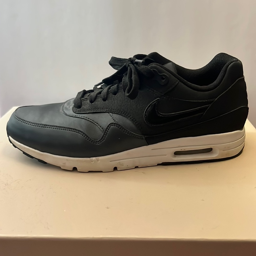 Nike Air Max Black Women’s Size 8